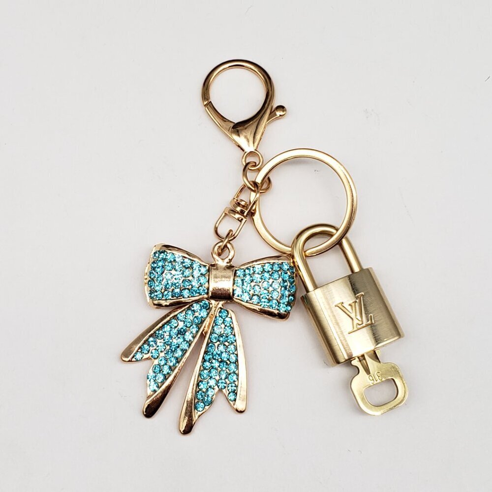 LV Authentic Gold Lock & Key 🔑 Luxury Bag Charm w/ Unbranded Ribbon Keychain